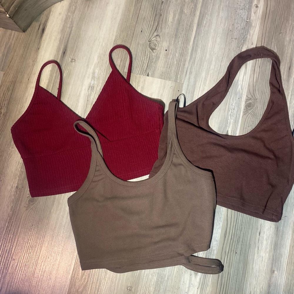 3 tank tops all in great condition size small !!